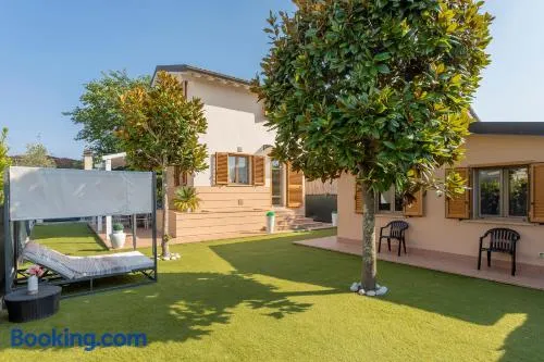 Villino Esse, Libero su 4 Lati più Dependance nel cuore della Versilia - Image 1