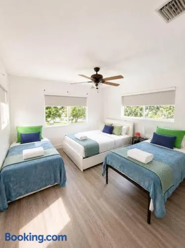 Big Triple Room in Design District Miami - Image 1