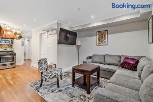 Serene 2BR-2BA walkable retreat in the Heart of DC - Parking included - Image 1