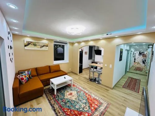 Luxury apartment VIENNA Airport Free PARKING - Image 1