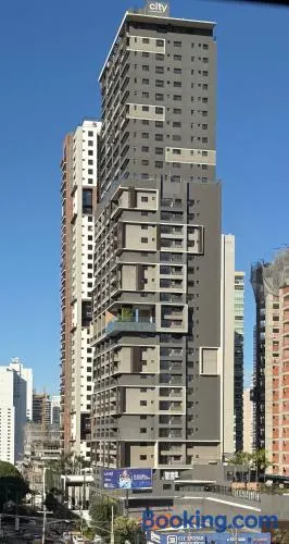 Novíssimo Hub12 Confort - 1Q com Sacada - Próximo Vaca Brava - Image 1