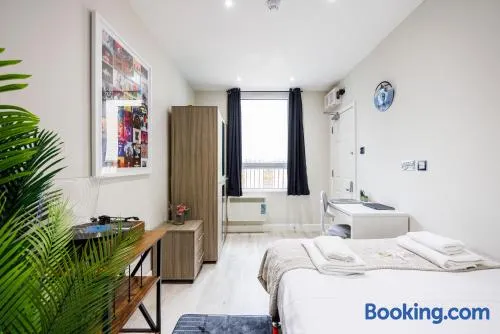 Chic Rooms in Spitalfields, London - Image 1