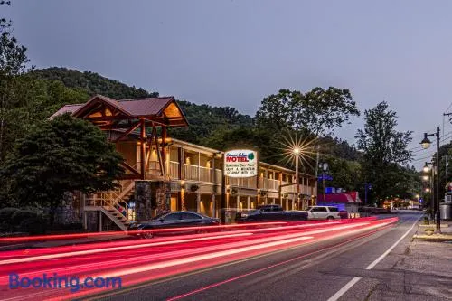 Rivers Edge Motel - Image 1