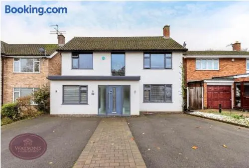 The White House 4 Bedroom, Two Reception Rooms, High Specification, Located 2 miles from jct 26 exit off the M1, Prime Location - Image 1