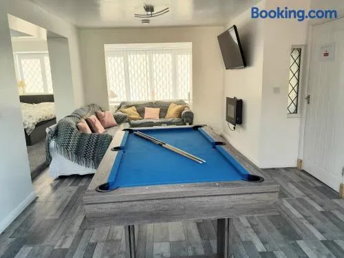Cosy one bed with parking - Image 1