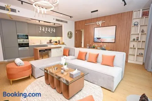 1BR Lilac Breeze - Chic Urban Retreat - Image 1