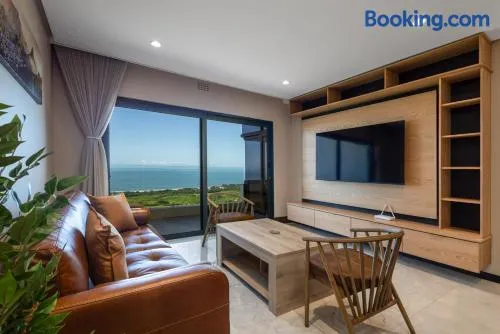 Stunning 2 bed Umhlanga 69 Ridgeside Residence - Image 1