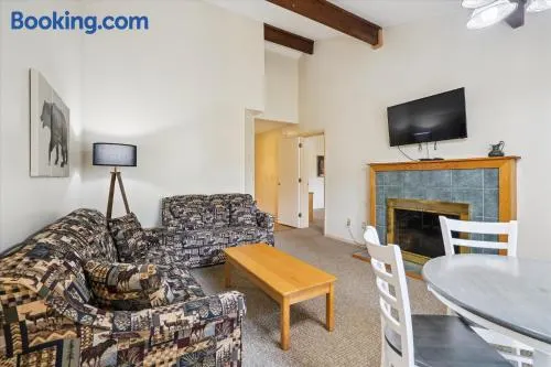 Cedarbrook Deluxe Two Bedroom Suite with outdoor heated pool 10304 - Image 1