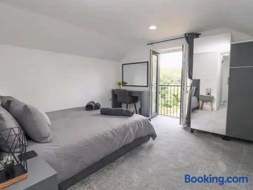 The View - Peaceful Duplex Apartment with Views, Parking & Wifi - Image 1