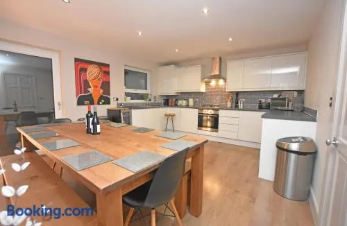 FREE Parking, Stylish and Spacious Bungalow - Image 1