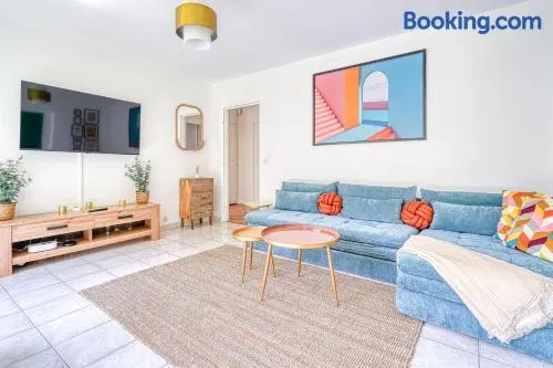 Hana Home 2 chambres Bougival parking privé proche A86 - Image 1
