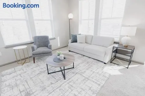 Landing - Modern Apartment with Amazing Amenities (ID3254X53) - Image 1