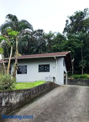 Casa aconchegante, cercada, em local tranquilo! - Image 1