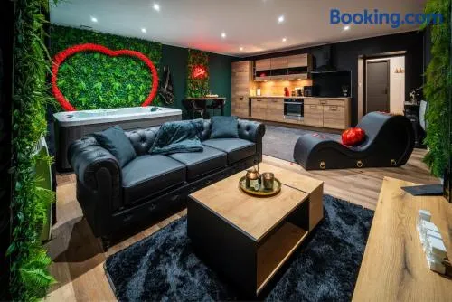 Escapade amoureuse, Love Room avec jacuzzi privé - Image 1