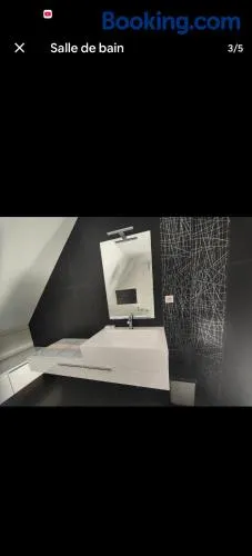 Belle chambre et salle de bain privée - Image 1
