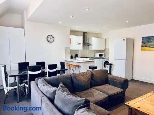 High Street Duplex 3 Bed Flat - Image 1