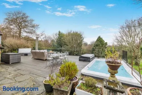 4 Bed in Burwash Common oc-b34866 - Image 1