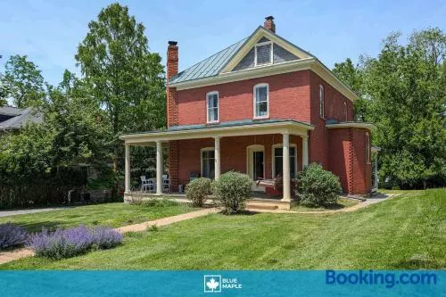 Historic Queen Anne Family Home w Modern Comforts - Image 1