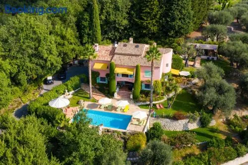 Mas Du Roc Bed & Breakfast - Image 1
