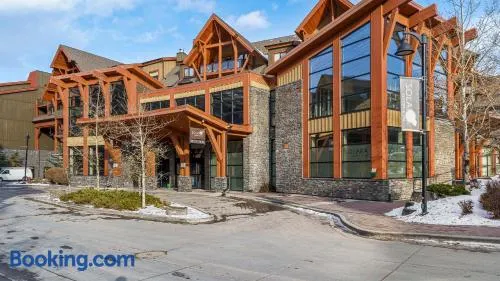 Adventurer's Escape~ Mountain Luxury Resort - Image 1