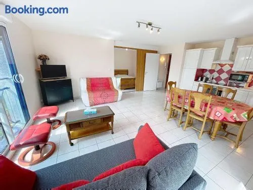 Appartement avec parking à 250m de la plage, proche commerces - Image 1