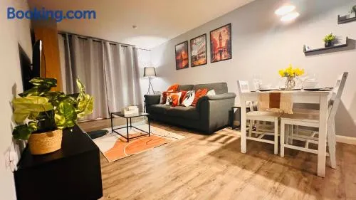 2BR City Centre Skyline Apt - Free secure parking - Image 1