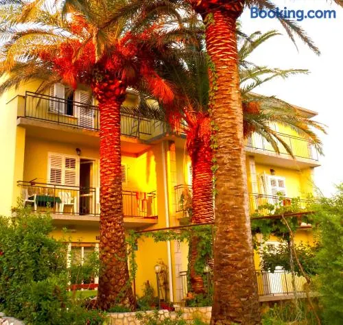 House Rozi - Image 1