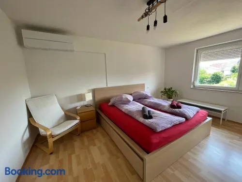 Gemütliche 3 Zimmer Wohnung mit großzügiger Terrasse im Grünen - Image 1