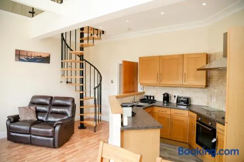 Beautiful cozy 3 bedroom 2 bathroom apartment - Image 1