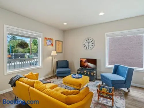 The Meadow - Elegant 3BR Getaway - Near Wright Park & Gazebo - Image 1