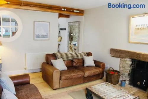 Centre of Yarmouth, Isle of Wight, sunny cottage - Image 1