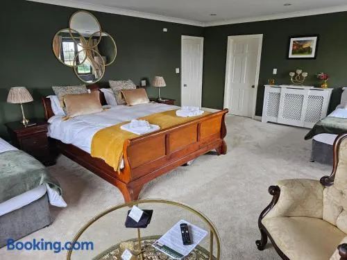 Oak House Laois B&B - Image 1
