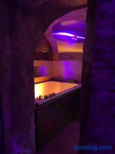 Private Room & Spa avec jacuzzi privatif - Image 1