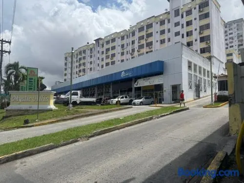 APARTAMENTO 3 habitaciones y piscina a solo 15 minutos del aeropuerto - Image 1