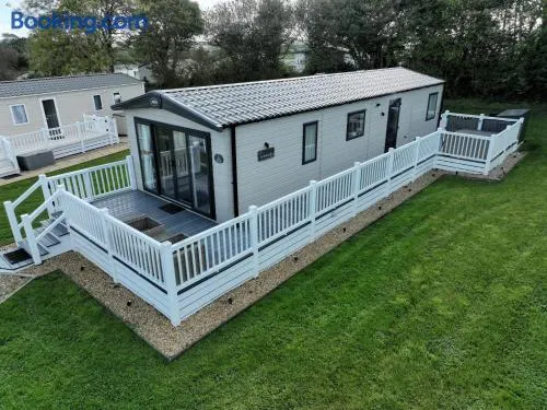 Hot Tub Lodge Cornwall - Meadow Lakes Holiday Park - Image 1
