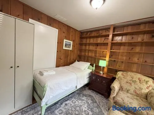M1 - Twin Private Room with Shared Bathroom - Image 1
