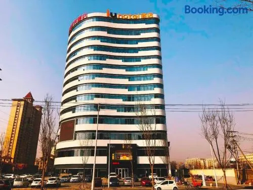 IU Hotel Shijiazhuang Development Zone Tianshanhaijie East 4th Provincial Hospital - Image 1