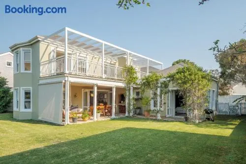 Sunny Thesen Islands Cottage - Image 1
