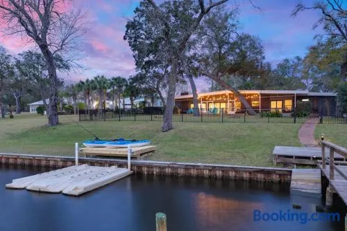 The Ancker Boat House - Waterfront on the Bayou - Image 1