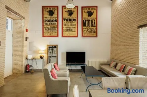 Cozy Center Apartment - Image 1