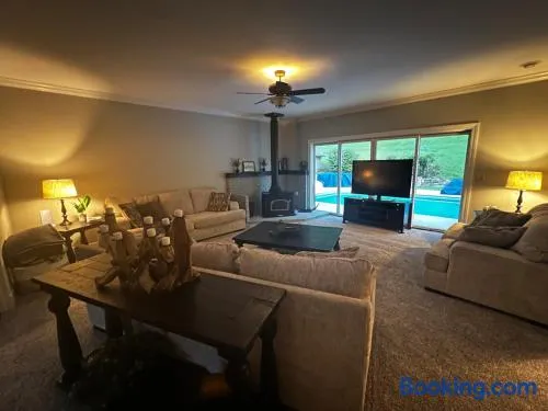 Harlan Hideaway - pool l hot tub l theater l game room - Image 1