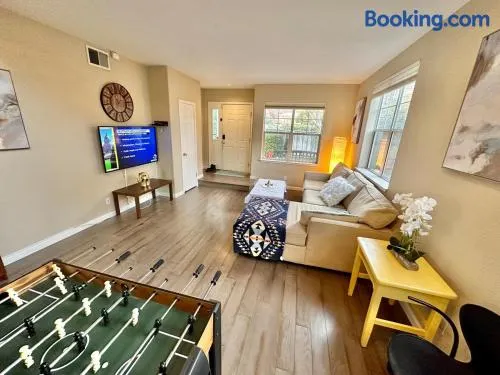 Stunning Oasis Retreat Pool Hot Tub SF Bay - Image 1