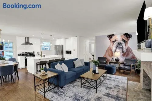 The Butler Bulldog Bungalow - Game Room - Luxe - Family Friendly - Image 1