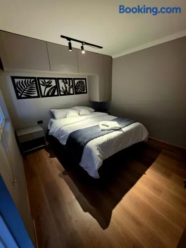 Apartamento 2 habitaciones con terraza, vista, parqueadero GRATIS - Image 1