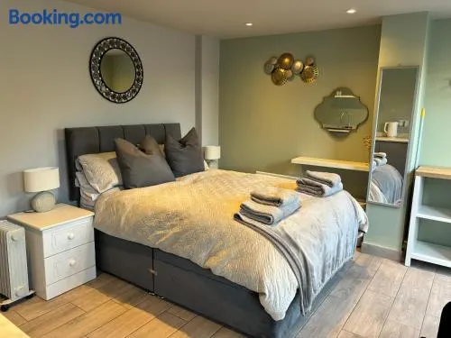 Studio Apartment - Image 1