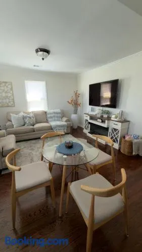 Cozy 2 Bedrooms Apartment - Image 1