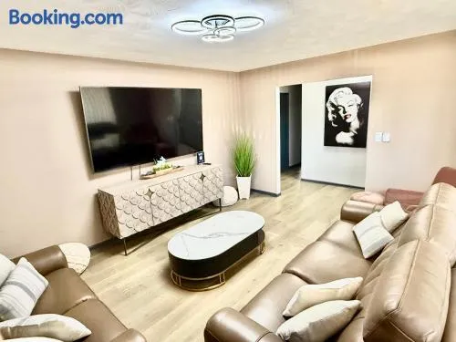 Delightful 3 Bd Home with King size bed, hot tub, playground! - Image 1