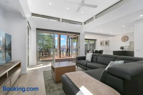 Ebden Lake House- Laid-back Luxury with Lake Views - Image 1