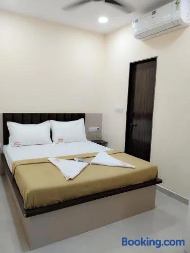 ELEGANT INN HOTEL - Image 1
