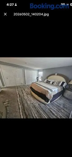 Two bedrooms two beds 3 or 4 gusts available - Image 1